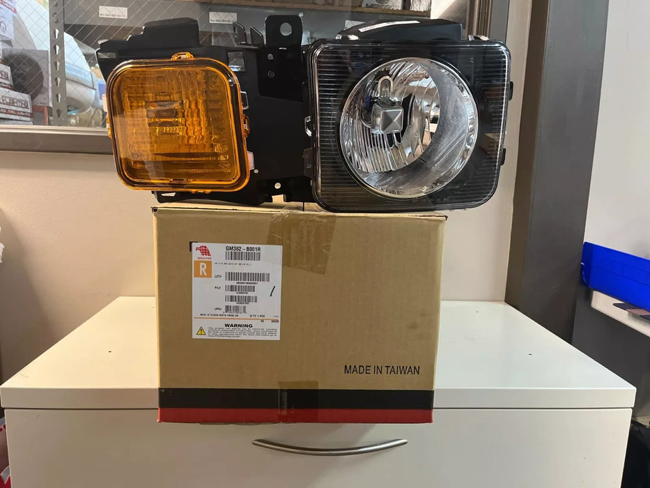 NEW Eagle Eyes 2006-2010 Hummer H3 Passenger Headlight Assembly - GM382-B001R