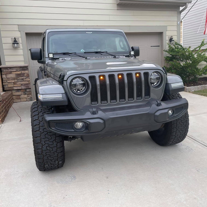 Front end of a Jeep Wrangler JL with amber Pre-Runner Style LED Grill Light Kit installed.