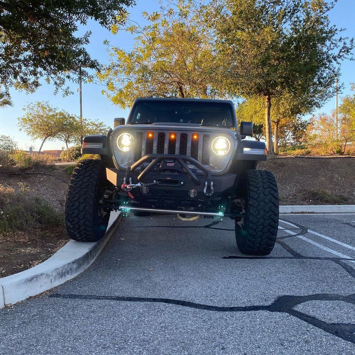 Front end of a Jeep Wrangler JL with amber Pre-Runner Style LED Grill Light Kit installed.