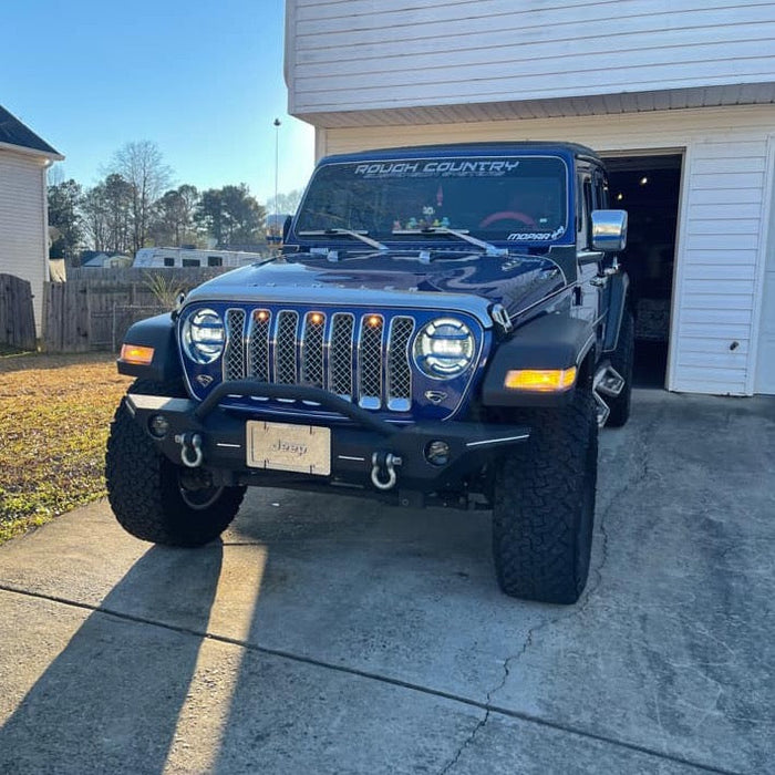 Jeep Wrangler JL with amber Pre-Runner Style LED Grill Light Kit installed.