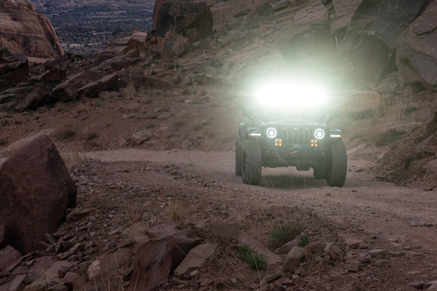  Integrated Windshield Roof LED Light Bar System