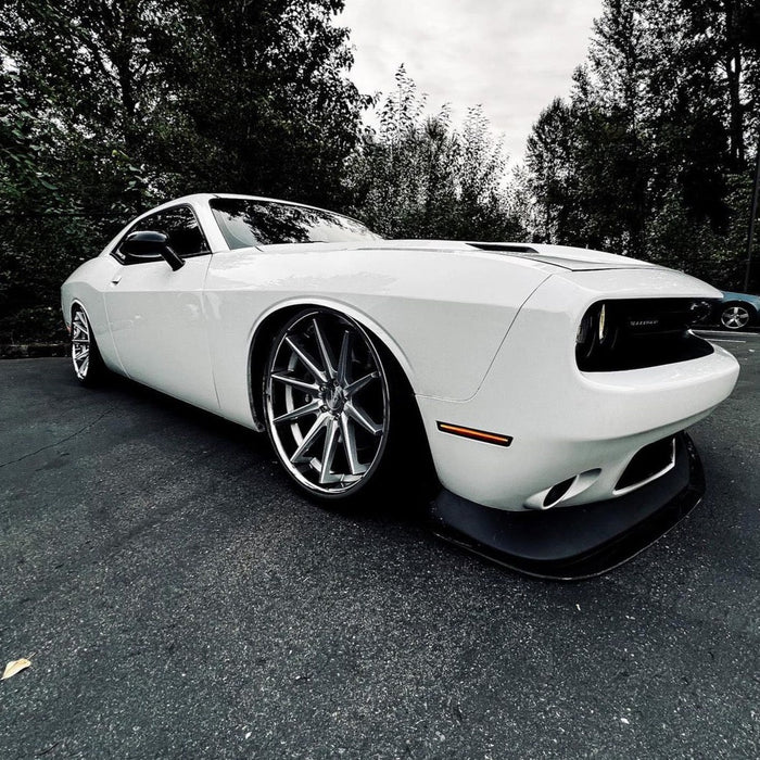 Close-up of front sidemarker installed on challenger