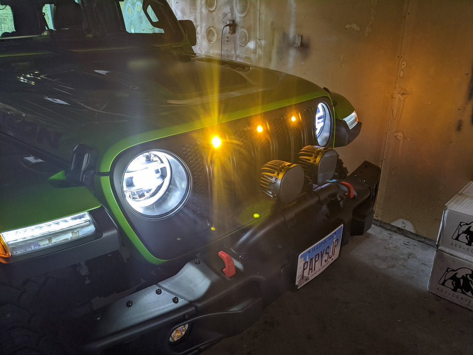 Front end of a Jeep Gladiator JT with amber Pre-Runner Style LED Grill Light Kit installed.