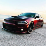 Lifestyle image of charger with sidemarkers on